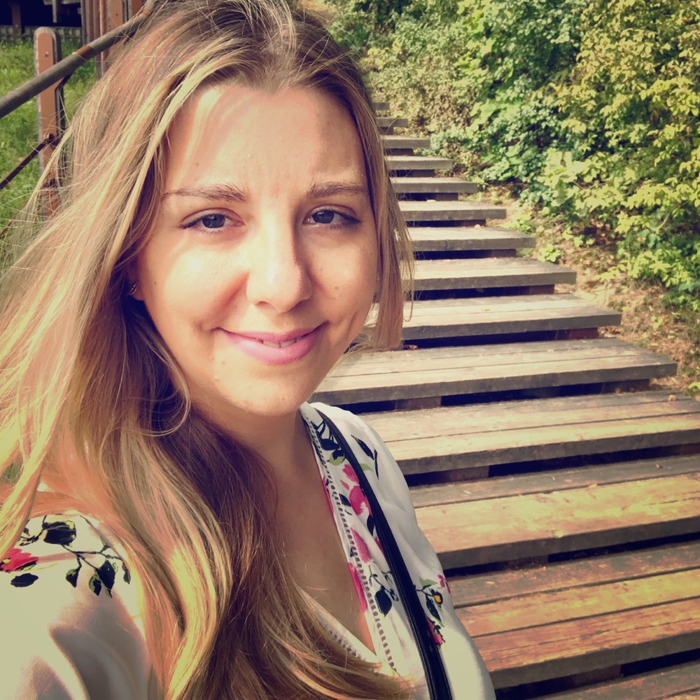 Meet your Posher, Lina
